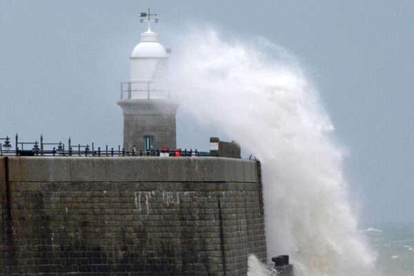 Thunderstorms and strong winds forecast over weekend