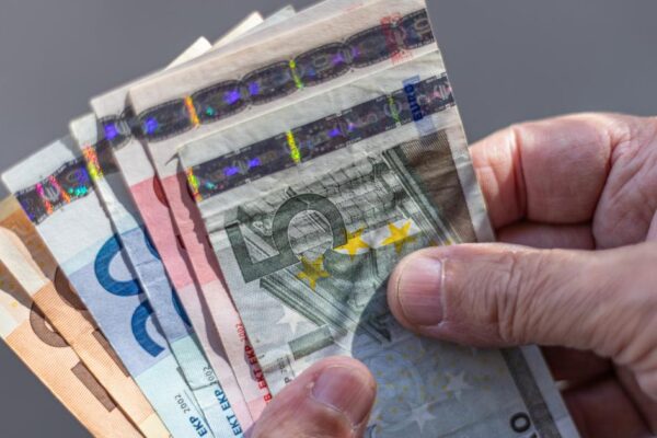 Rare Euro banknotes sell for £24,000 at UK auction