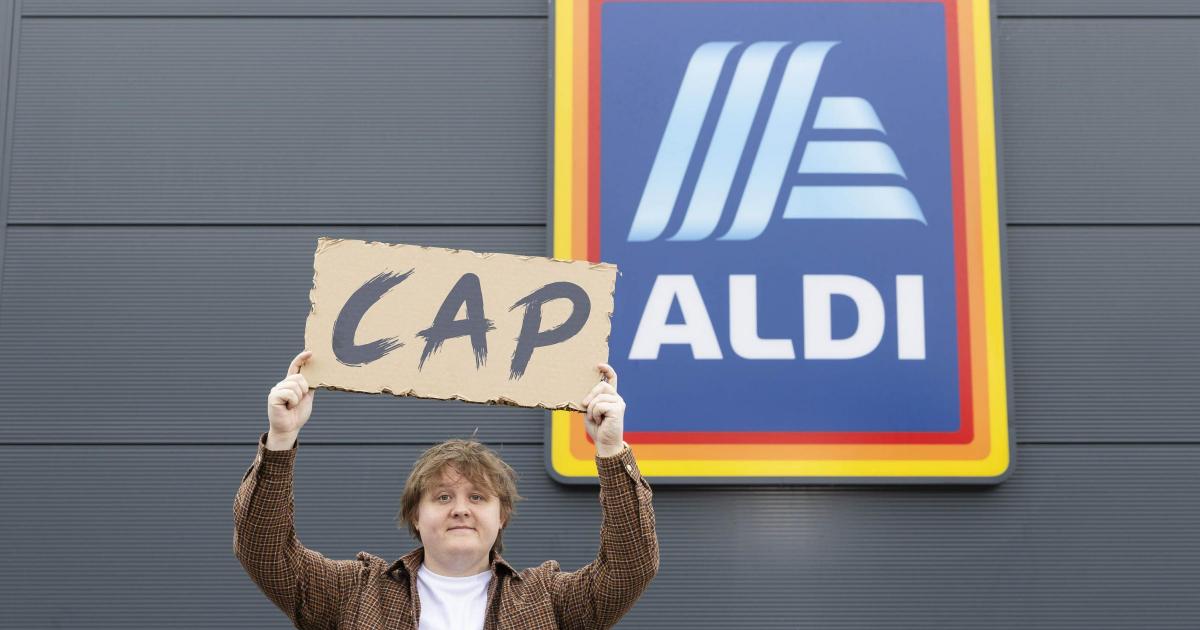Lewis Cap-Aldi surprises shoppers with gig on supermarket roof