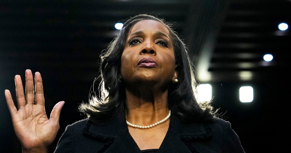 Judge temporarily blocks Trump's firing of Lisa Cook at Federal Reserve