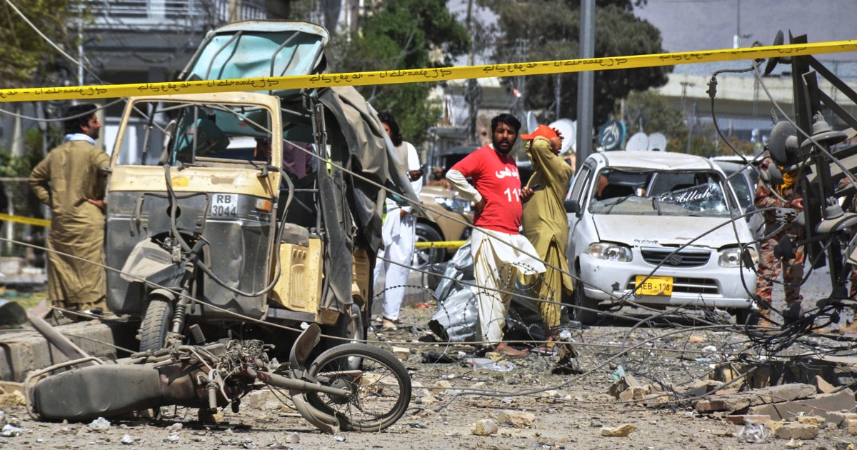 At least 10 killed by car bomb outside Pakistan's security force headquarters