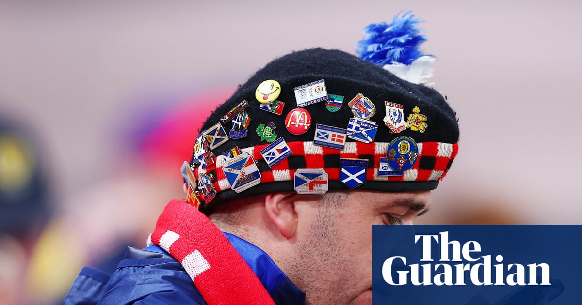 Are smartphones eroding the experience of watching football? | Football