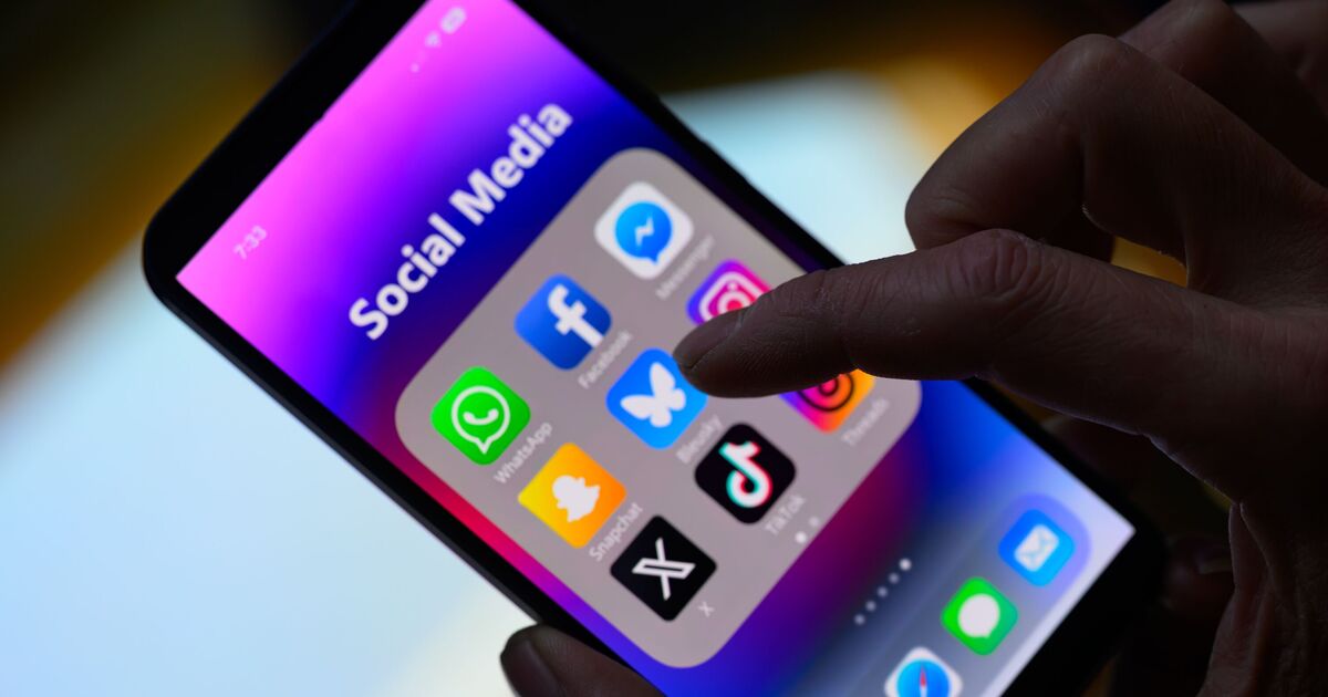 China urges citizens to report 'defeatist' posts online in chilling order - World News - News