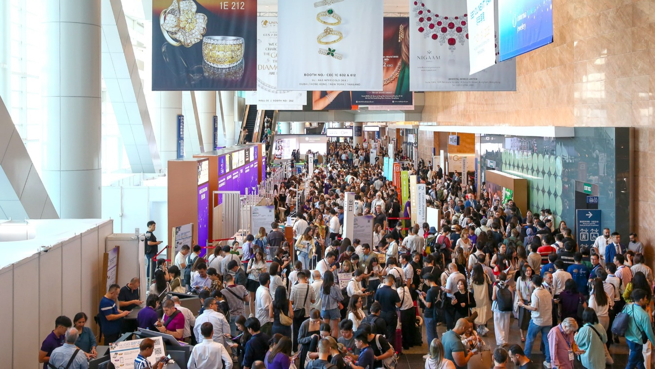 Chinese gold-jewelry makers eye going global via HK