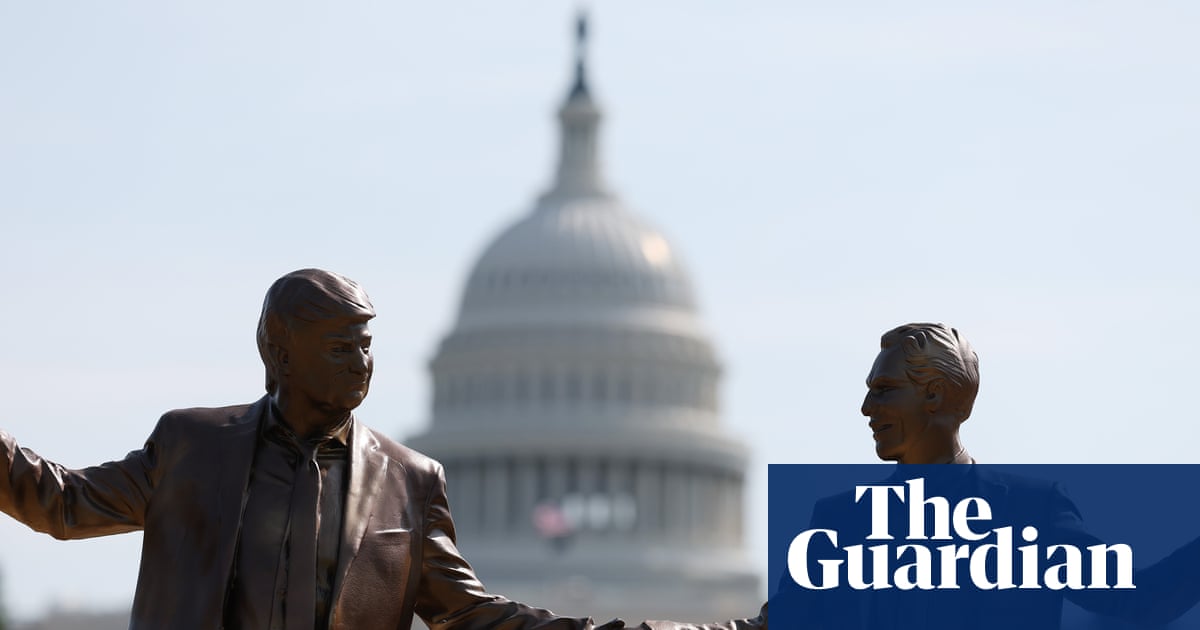 US authorities remove Trump-Epstein statue from National Mall | Washington DC