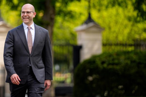 Stephen Miran pledges to uphold Fed independence without giving up White House role Stephen Miran pledges to uphold Fed independence without giving up White House role