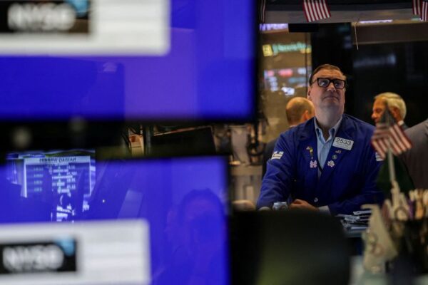 Global equity funds see a surge in weekly outflows