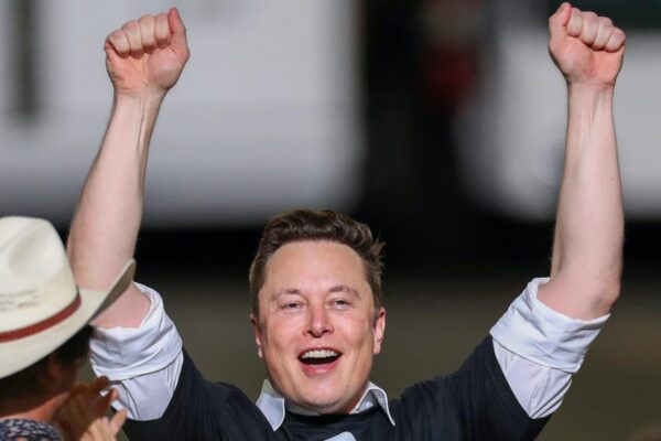 Tesla Investors Will Do 'Backflips' If Musk Achieves $1T Plan: Tech Guru