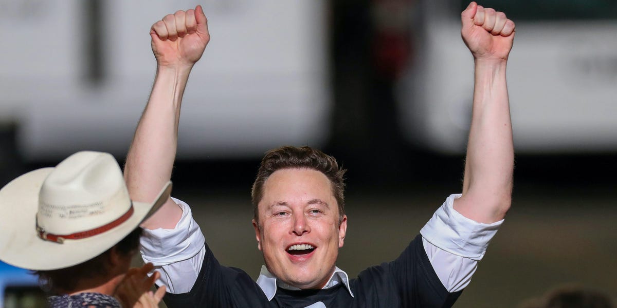 Tesla Investors Will Do 'Backflips' If Musk Achieves $1T Plan: Tech Guru