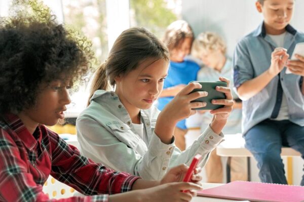Special NJ state commission recommends ‘bell-to-bell ban’ on cell phone, social media use during school day. | News Special NJ state commission recommends 'bell-to-bell ban' on cell phone, social media use during school day. | News