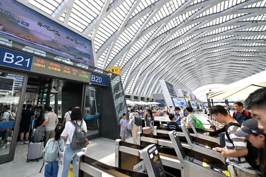 China forecast 2.36b trips during National Day, Mid-Autumn holiday