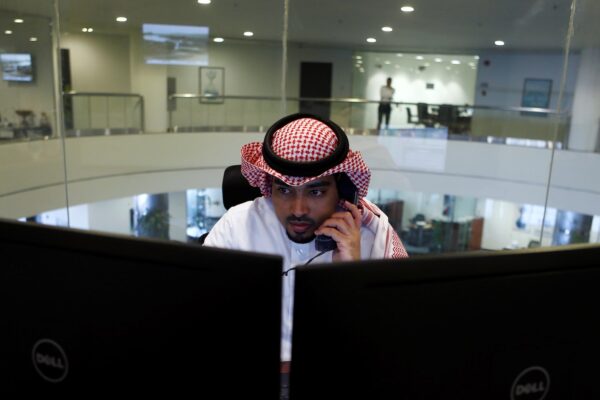 Saudi bourse extends losses on profit-taking; Qatar edges higher