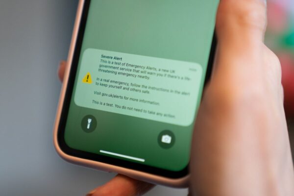 Emergency alert: Sirens blare from mobile phones across UK in test of system