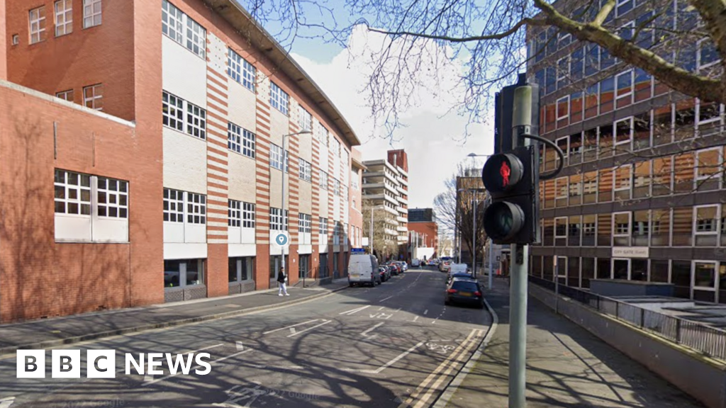 Nottingham police arrest pair after drugs found in car