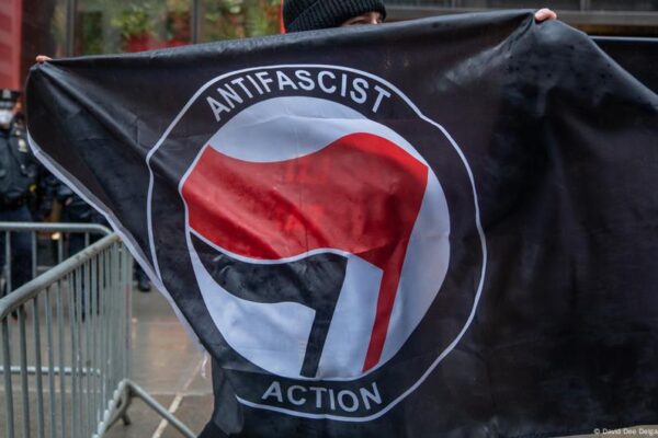 Trump labels Antifa as 'domestic terrorist organization' – DW – 09/23/2025