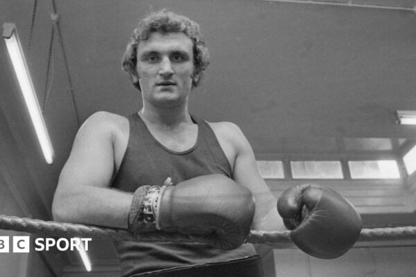 Joe Bugner posing in a gym in the 1970s