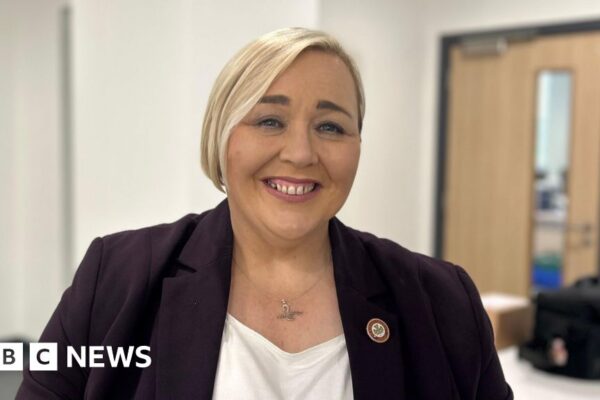 'More alert, more engaged,' school pilots phone restriction