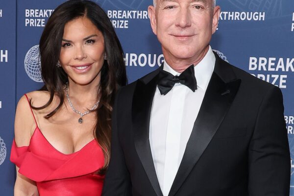Jeff Bezos, Lauren Sánchez at Sydney Sweeney Birthday: Photo