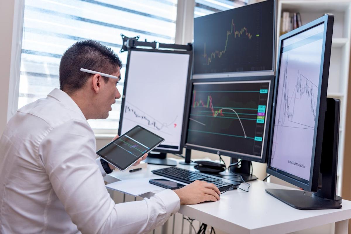 Analyst Negates Investor Worries About Palantir (PLTR), Says Company Can Become ‘Operating System’ of Enterprise AI