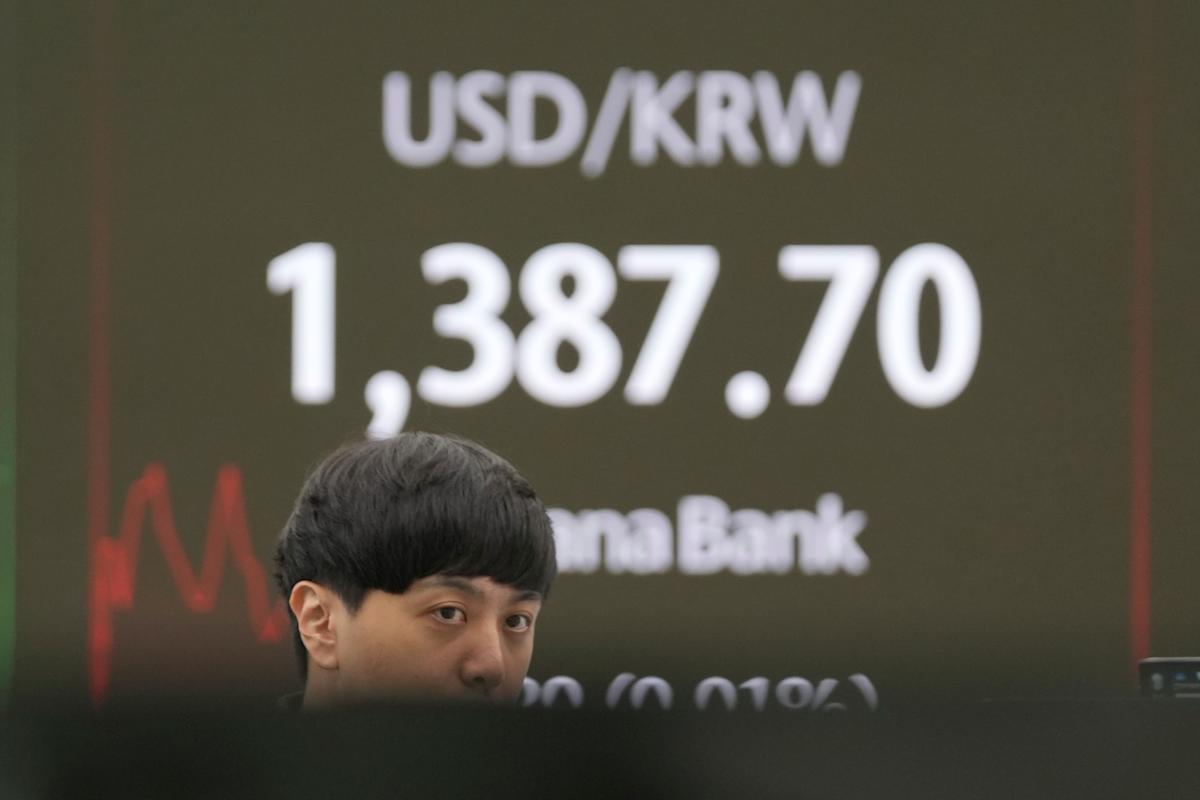Asian shares mostly rise, cheered by Wall Street rally to more records
