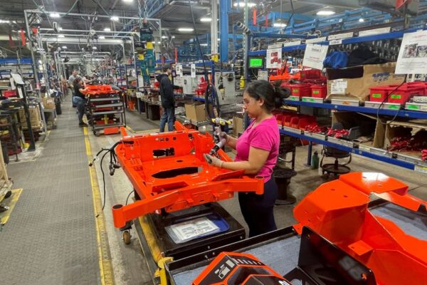 US business activity moderates further in September