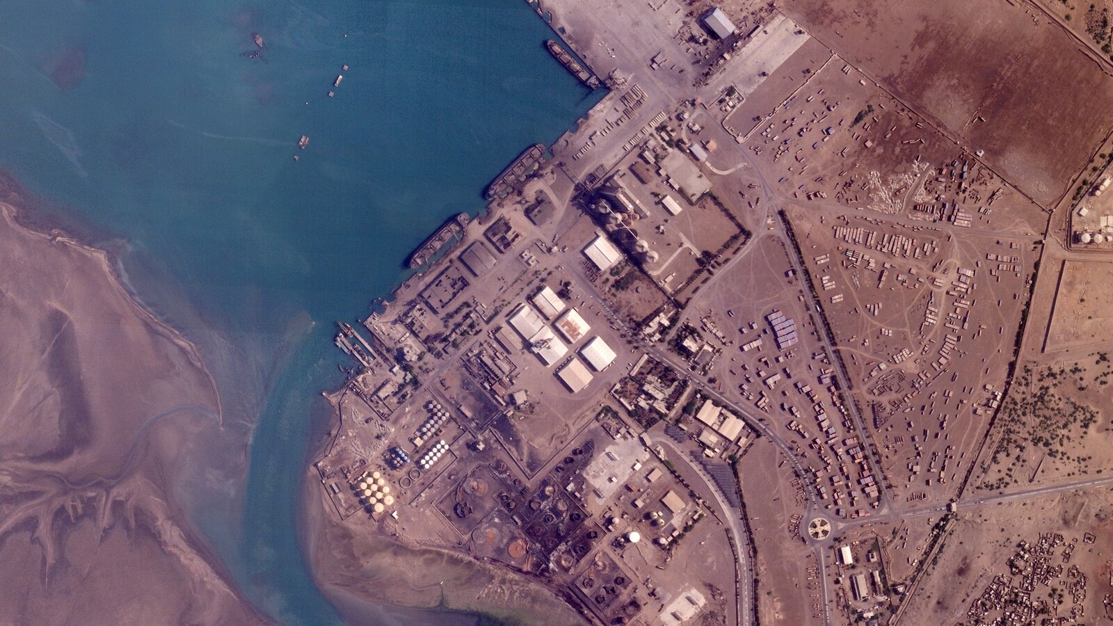 Israel strikes rebel-held Yemen port after evacuation warnings