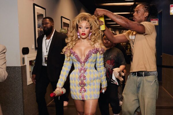 A Closer Look at Doja Cat’s Campy ’80s Style at the 2025 VMAs