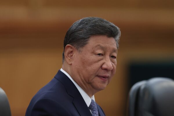 Chinese President Xi Jinping is urging U.S. President Donald Trump to formally oppose Taiwanese independence.