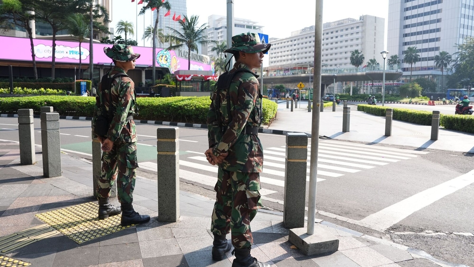 Indonesia building collapse kills 3, injures dozens: Official