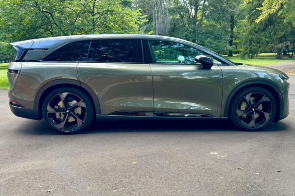 First Lucid Gravity Hits Second-Hand Market After Just 200 Miles – EV