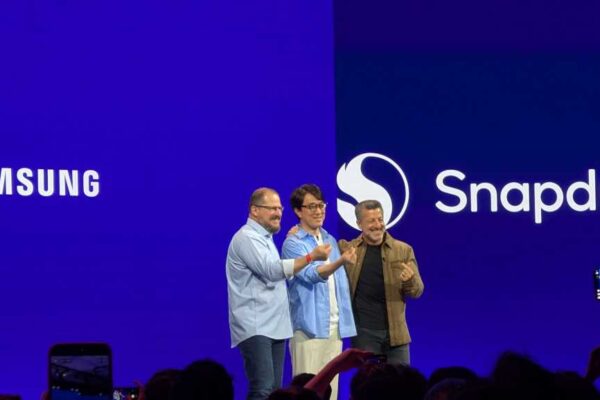 Qualcomm CEO with Samsung at Snapdragon Summit