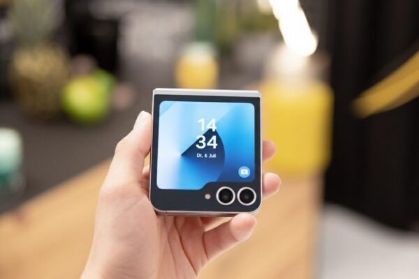 Samsung’s Affordable Flip Phone Just Flipped the Price Tag, Save $200