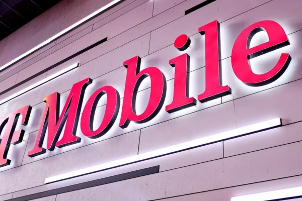 T-Mobile now lets some iOS apps use satellite data, but Apple is being discouraging