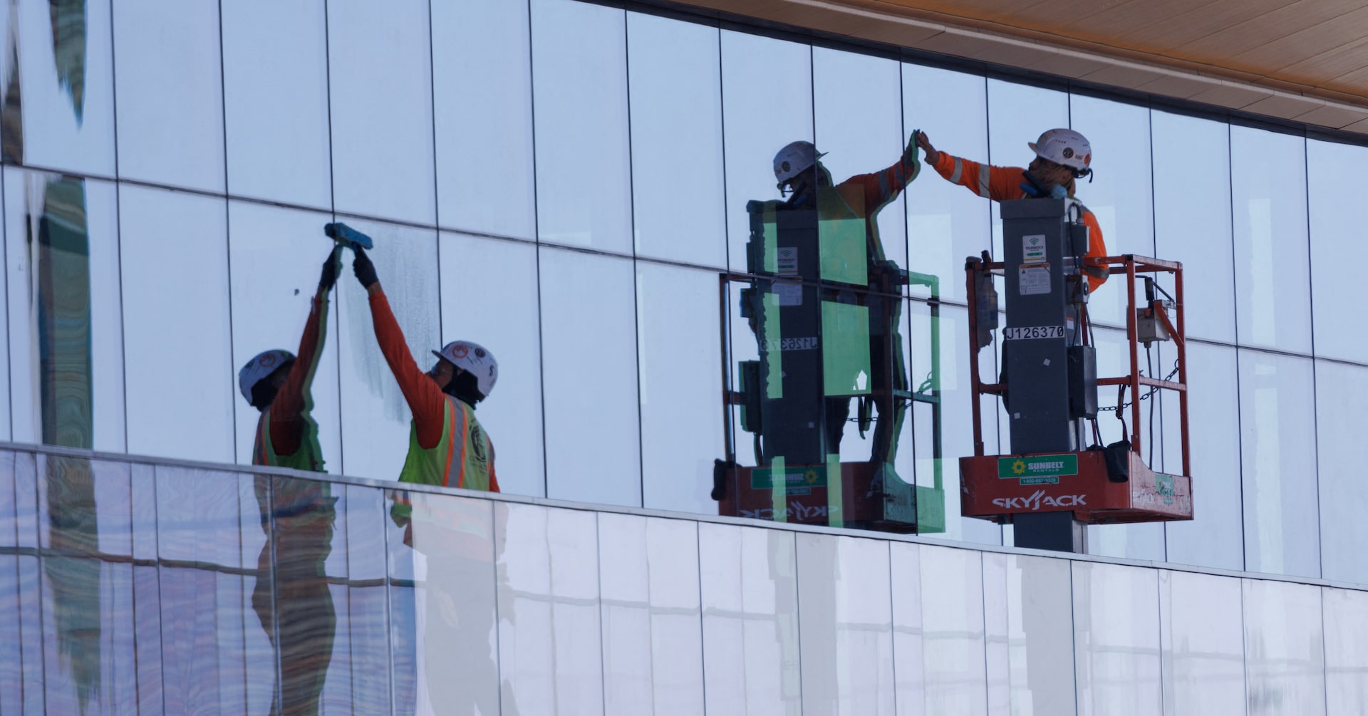 US payrolls benchmark revision estimate suggests labor market weaker than previously thought