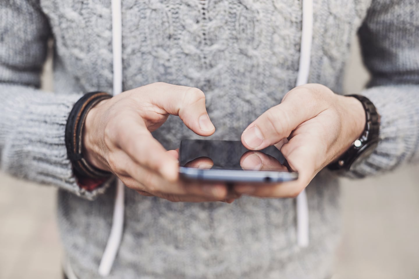 10typespeed - Illustration of a person typing on their phone. (Adobe Stock)