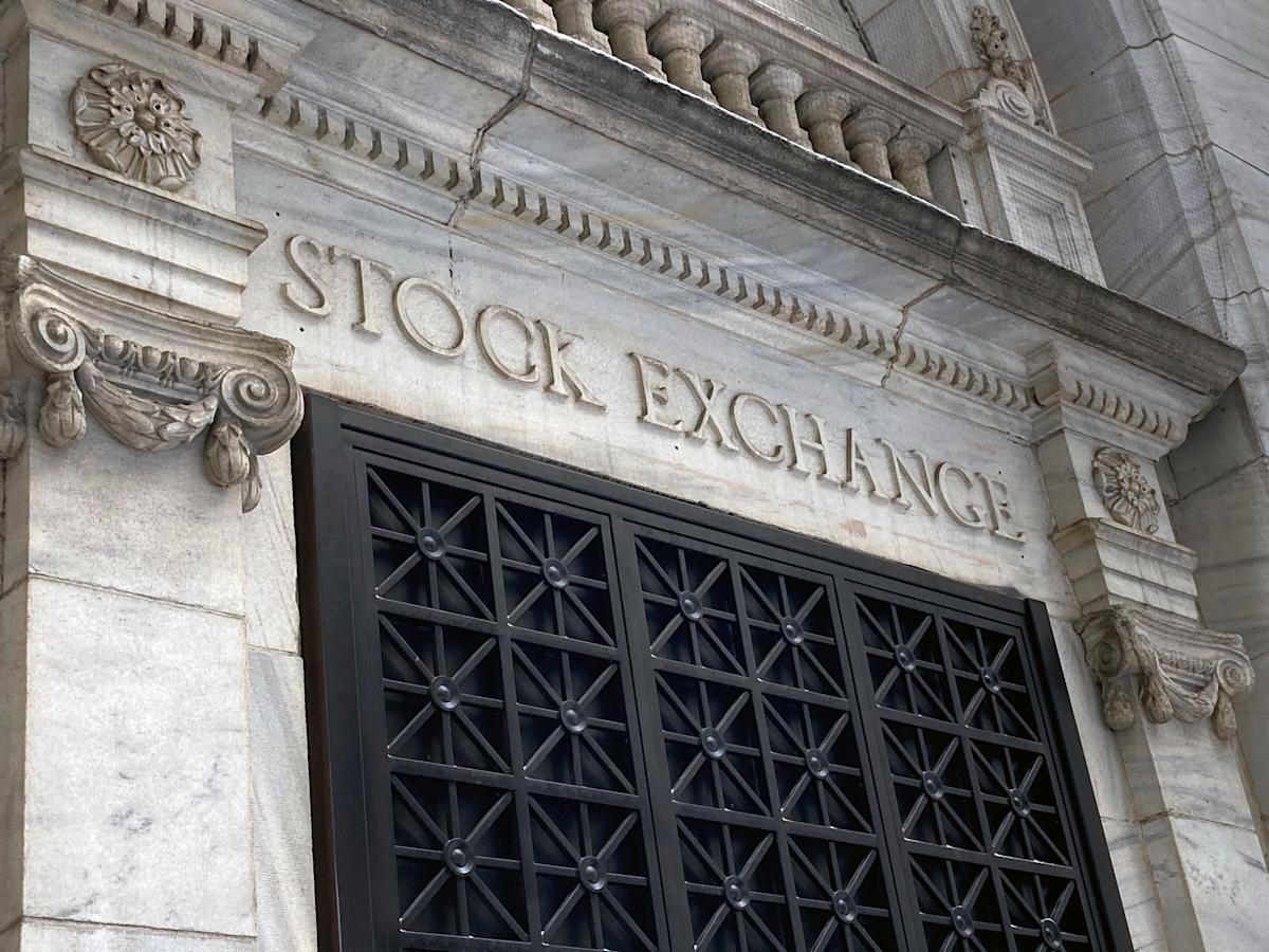 Dow, S&P 500, Nasdaq futures trade flat as deadline looms to prevent government shutdown