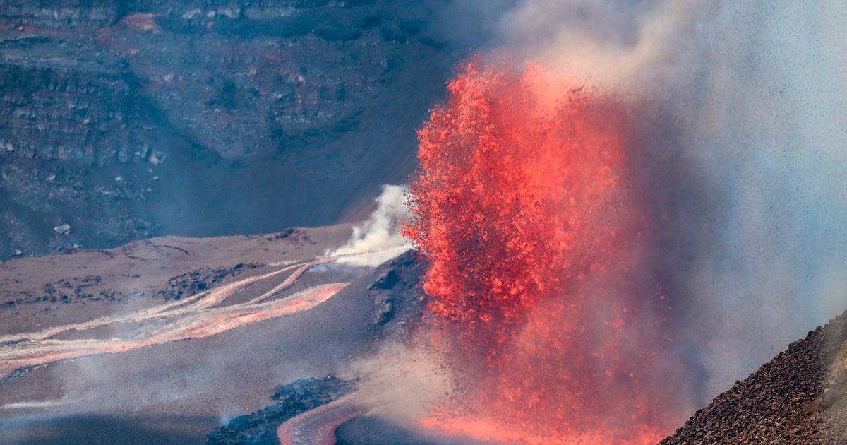 Hawaii's Kilauea volcano erupts again, shooting lava 500 feet into the sky