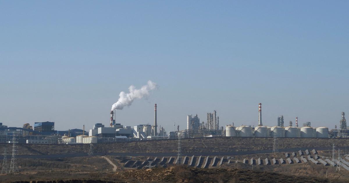 China pledges first ever absolute cut to emissions