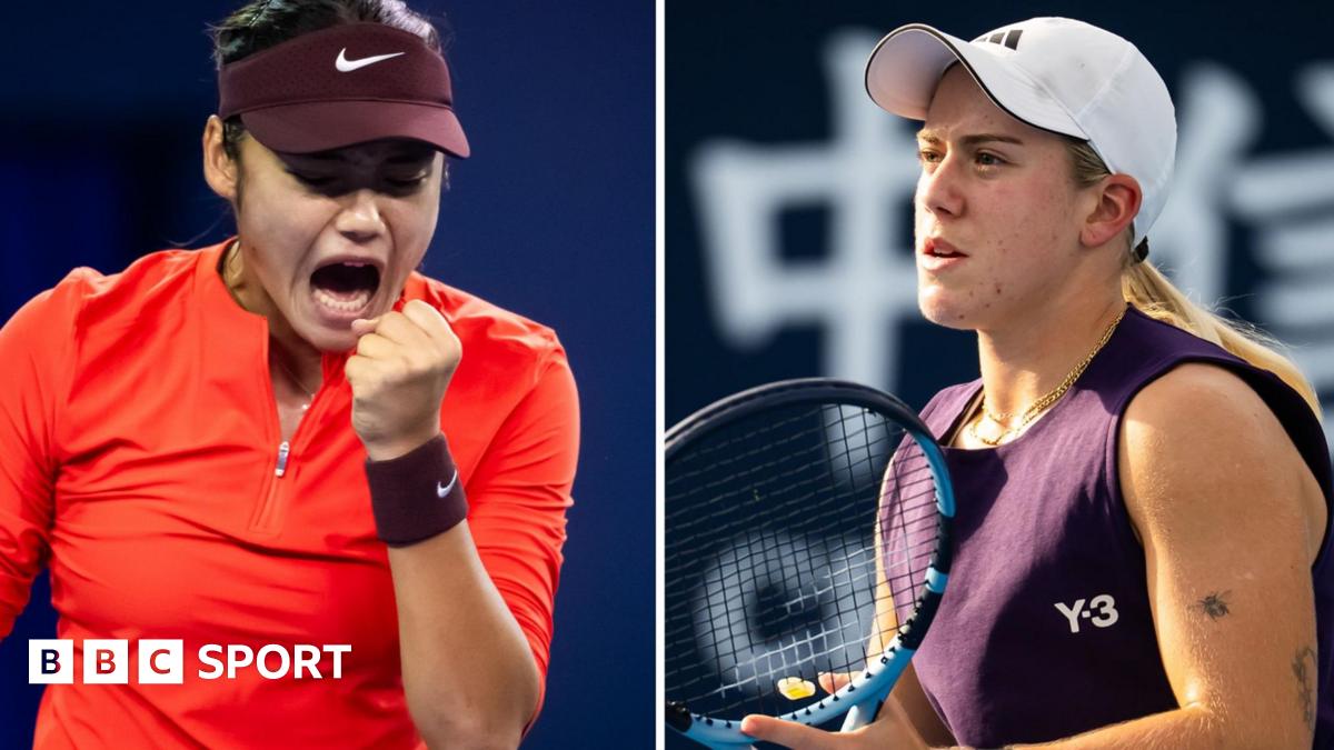Tony Jacklin lifts the Ryder Cup in 1975