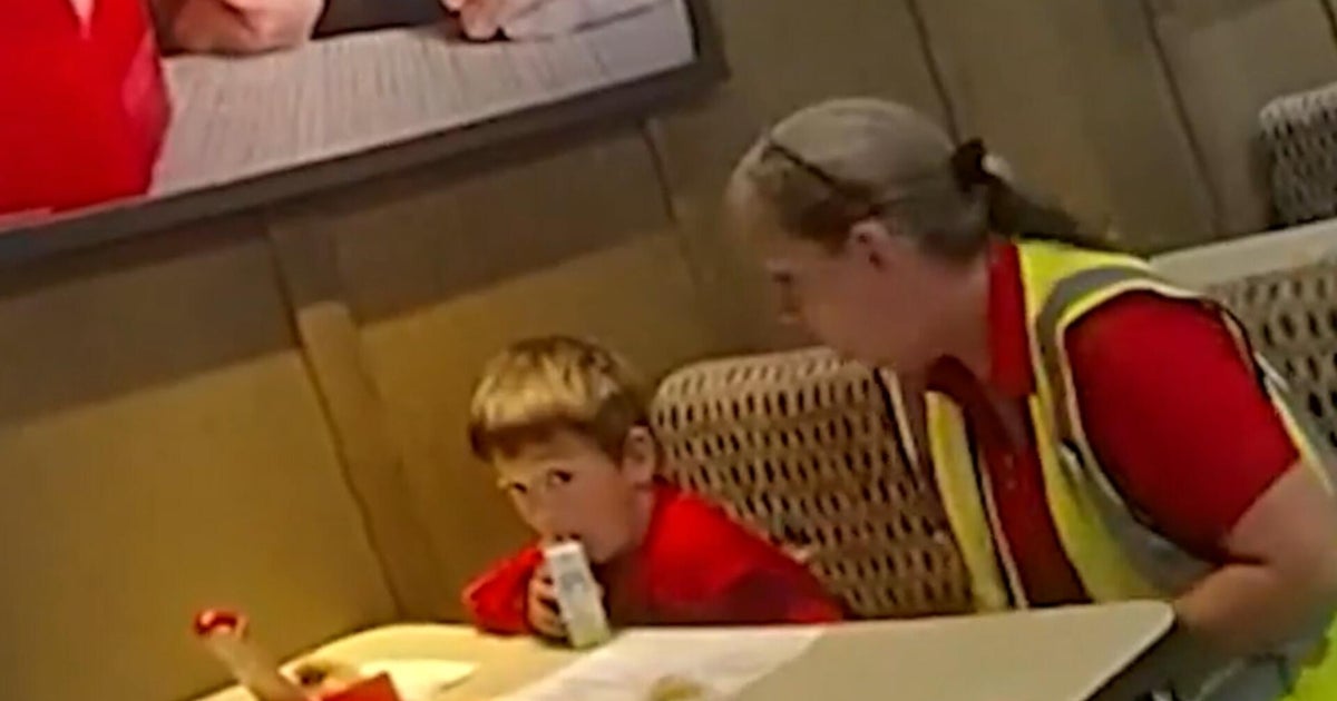 Florida 5-year-old sneaks out to grab a sandwich at Chick-fil-A