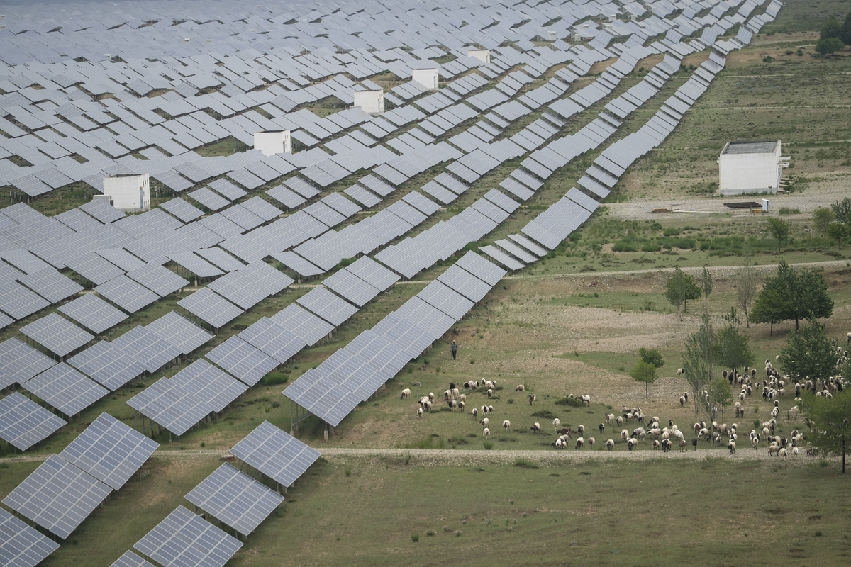 Fossil fuel use falls in China as clean energy booms