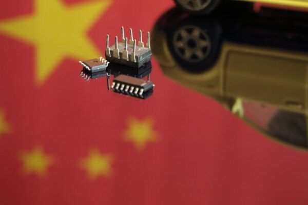 Tesla’s Chinese Rival Momenta Set to Shun New York and IPO in Hong Kong