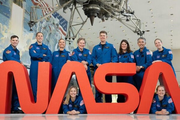 NASA introduces 10 new astronaut candidates