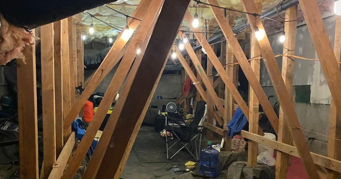 Man found living in decked-out crawl space of Oregon condo without owner's knowledge, deputies say