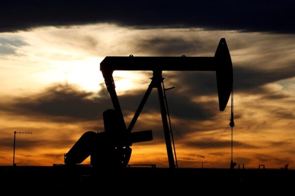 Oil prices continue to fall as US crude inventories increase