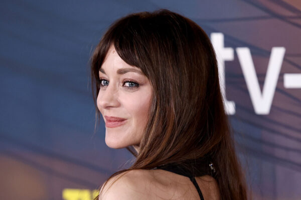 French Women Wear This Pant Trend With Going-Out Tops