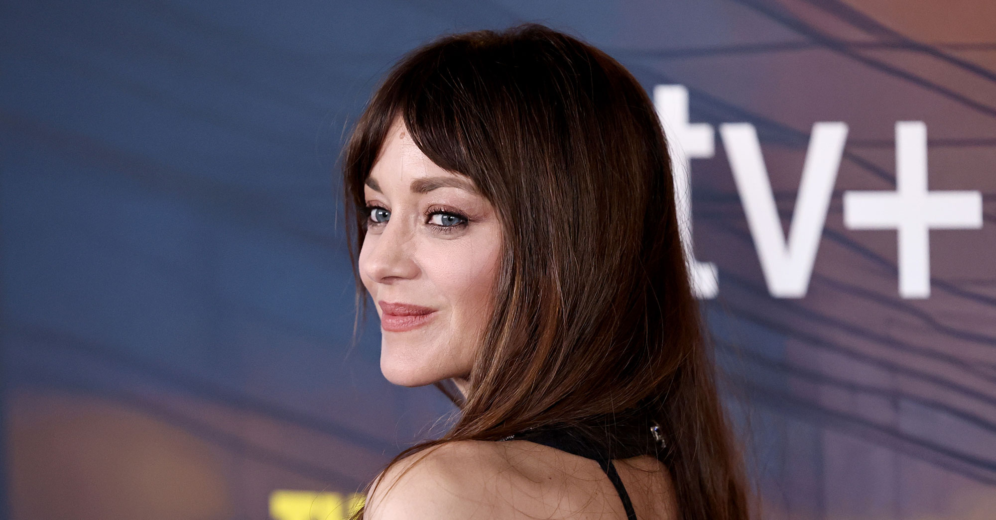 French Women Wear This Pant Trend With Going-Out Tops