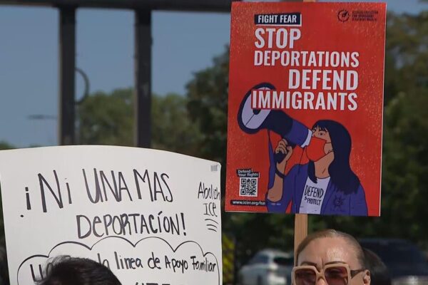 Community activists try to help immigrants ahead of Chicago ICE raids
