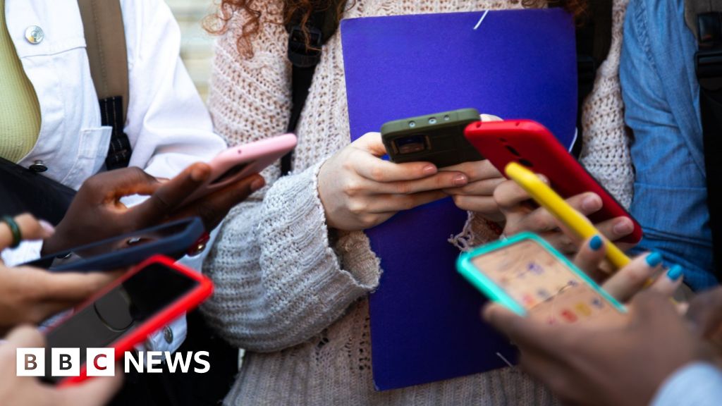 West Northants Council to hold consultation on mobile phone in schools
