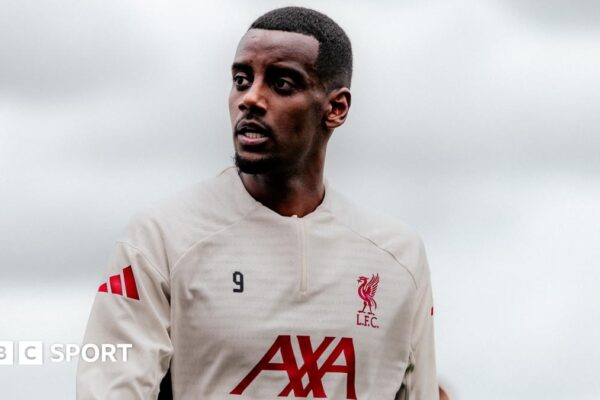 Premier League build-up & news conferences: New signings to make debuts?